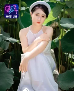 Read more about the article Áo Dài Trắng Kết Hợp Sen: Hòa Quyện Nghệ Thuật và Truyền Thống Việt. The best livestreaming in VN