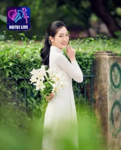 Read more about the article Diễm Quỳnh: Sắc Đẹp Vi Diệu Của Áo Dài Trang Trí Trên Hot51live App và Ứng Dụng Live Show. beauty with Ao Dai