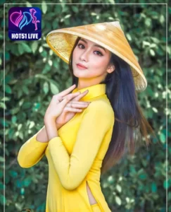 Read more about the article Hotlive Idol – Đẹp Ngất Ngây: Người Phụ Nữ Việt Nam Trong Trang Phục Dân Dụ. Beautiful girl live