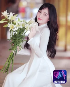 Read more about the article Hành Trình Đam Mê và Sáng Tạo của Lê Phương Anh tại Trường Trung Học Phổ Thông Chu Văn An. Beautiful Vietnamese girls live shows on Hot51live