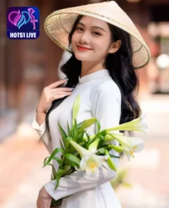 Read more about the article Nét Đẹp Việt Nam: Cô Gái Việt Trong Áo Dài Trắng và Bông Sen. beauty of Vietnamese girls