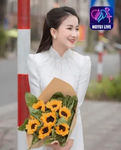 Read more about the article Người phụ nữ Hà Nội và Áo Dài Trắng: Nét Đẹp Tinh Khiết của Văn Hóa Việt Nam. Beautiful girls Vietnamese