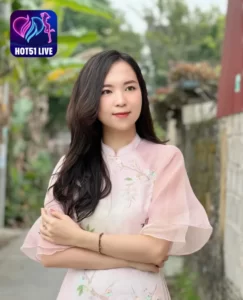 Read more about the article Thu Huyền: Sắc đẹp Việt Nam trong Áo Dài Truyền Thống – Hòa quyện với Vẻ đẹp Hotlive Mod và Hotlive. Beautiful girls