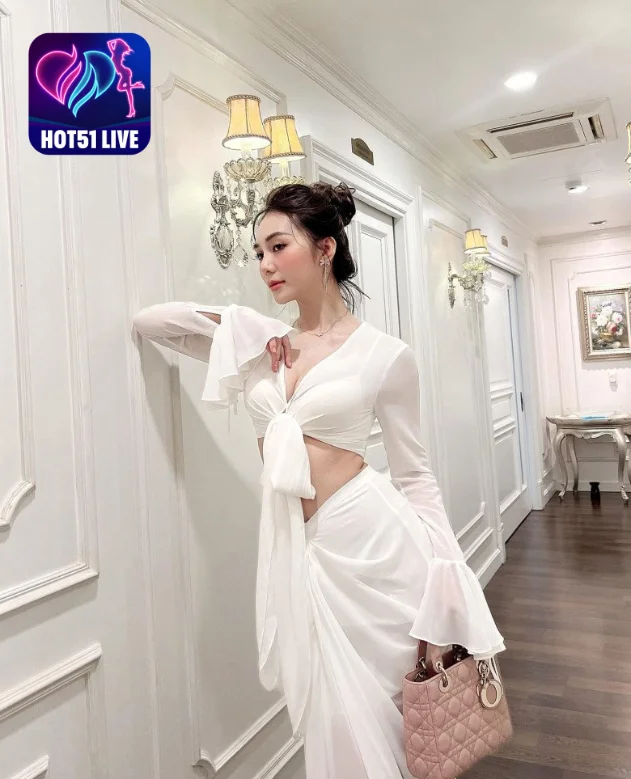 You are currently viewing Sức hút của TikToker Quảng Trị trên Hot51live: Nghệ sĩ tài năng đang làm nổi bật ứng dụng Hotlive và cài đặt hotlive. Beautiful tiktok girl live shows