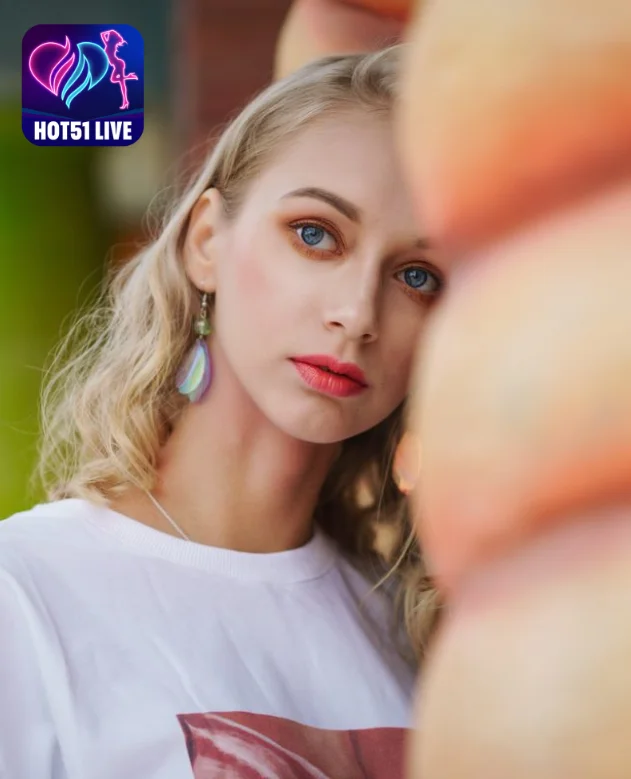 You are currently viewing Natasha – Mô hình Cực Kỳ Dễ Thương Đến từ Ukraine Trực Tiếp Trên Ứng Dụng Live567, MMLive Mod APK và HotLive. a beautiful Ukrainian girl